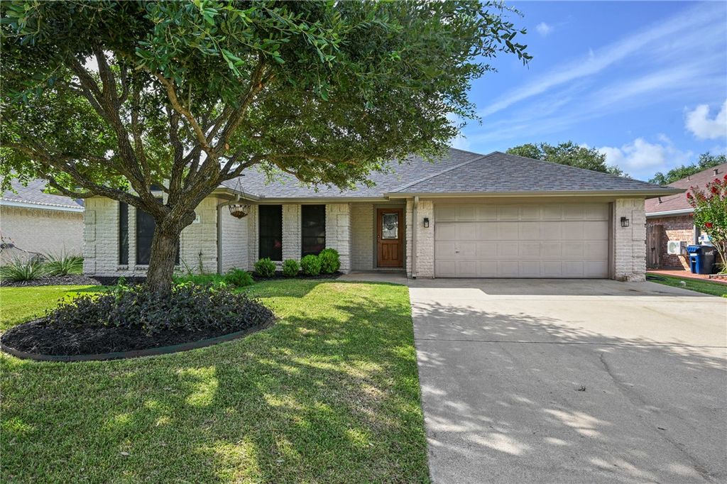 1304 Roanoke Court, College Station, TX 77845 — exterior