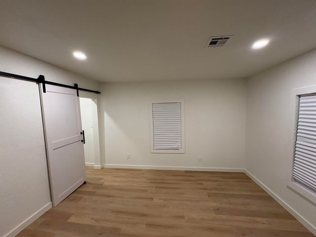 1030 N Piatt Ave, Wichita, KS 67214