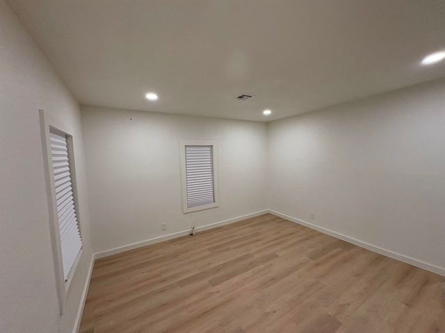 1030 N Piatt Ave, Wichita, KS 67214