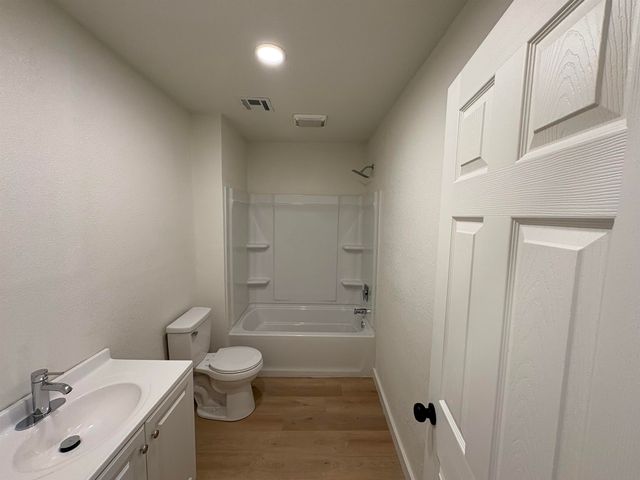 1030 N Piatt Ave, Wichita, KS 67214