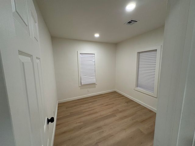 1030 N Piatt Ave, Wichita, KS 67214