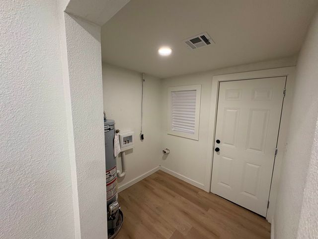 1030 N Piatt Ave, Wichita, KS 67214