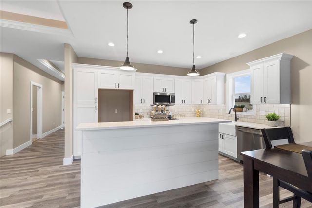 100 S Seven Oaks Road, North Liberty, IA 52317