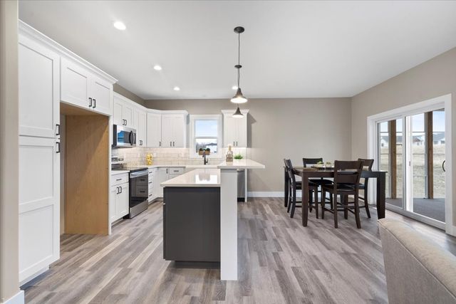 100 S Seven Oaks Road, North Liberty, IA 52317