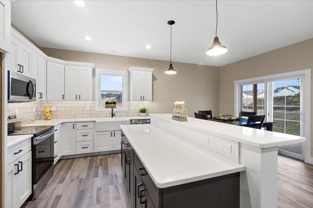 100 S Seven Oaks Road, North Liberty, IA 52317