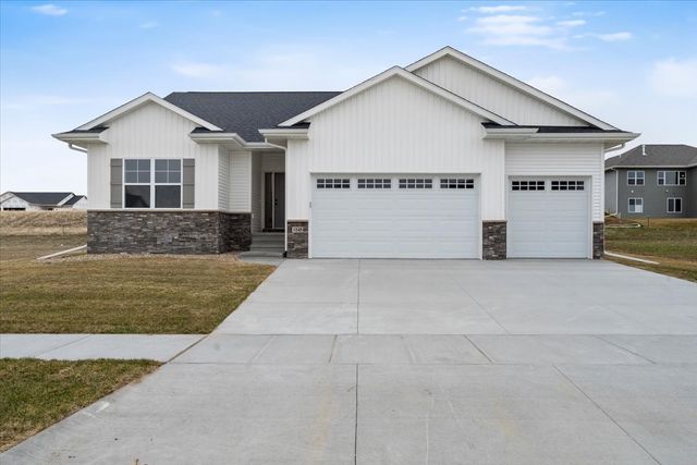 100 S Seven Oaks Road, North Liberty, IA 52317
