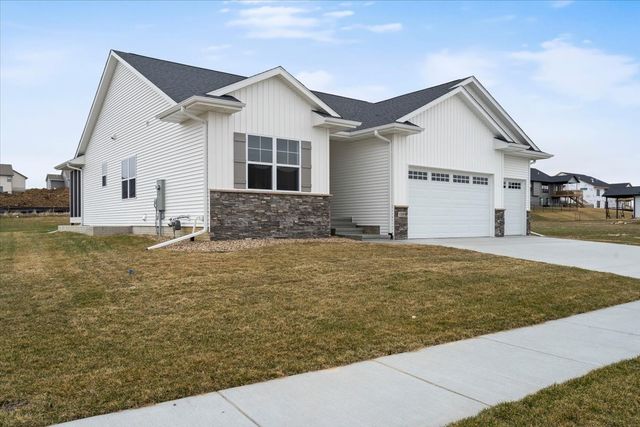 100 S Seven Oaks Road, North Liberty, IA 52317