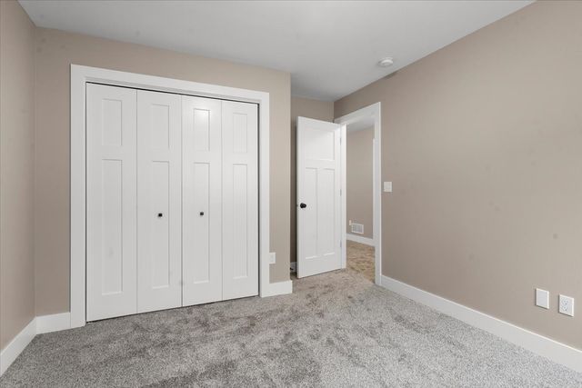 100 S Seven Oaks Road, North Liberty, IA 52317