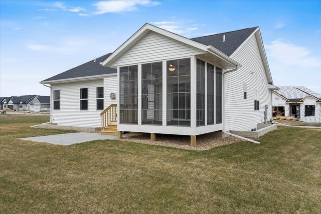 100 S Seven Oaks Road, North Liberty, IA 52317