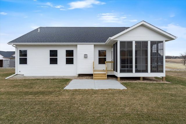 100 S Seven Oaks Road, North Liberty, IA 52317
