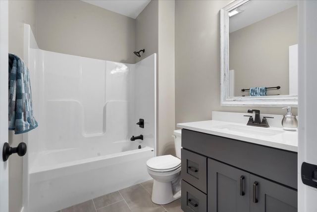 100 S Seven Oaks Road, North Liberty, IA 52317