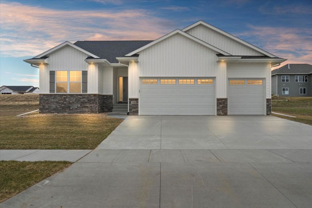 100 S Seven Oaks Road, North Liberty, IA 52317