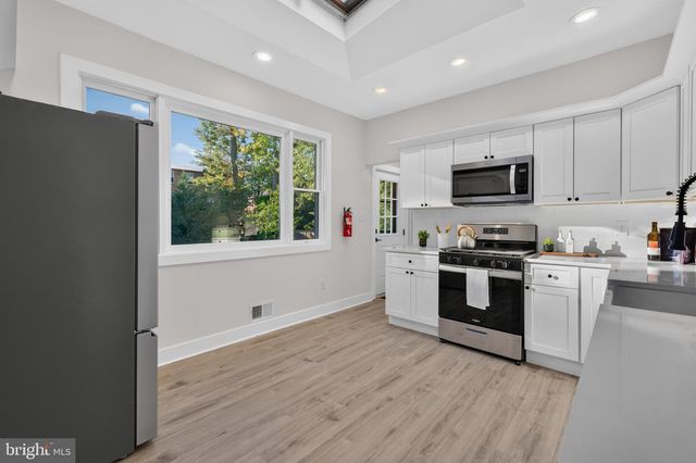 16 W GREENWOOD AVE, Oaklyn, NJ 08107