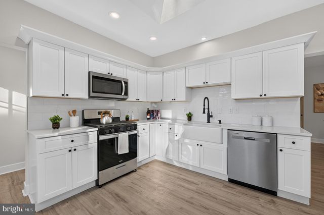 16 W GREENWOOD AVE, Oaklyn, NJ 08107