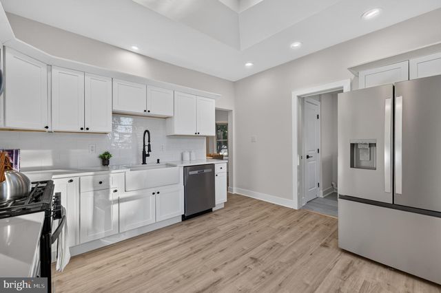 16 W GREENWOOD AVE, Oaklyn, NJ 08107