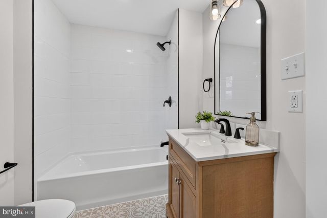 16 W GREENWOOD AVE, Oaklyn, NJ 08107