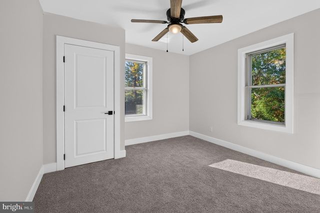 16 W GREENWOOD AVE, Oaklyn, NJ 08107