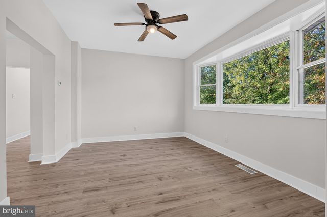 16 W GREENWOOD AVE, Oaklyn, NJ 08107