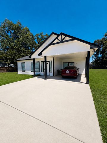 676 Bradford Street, Conroe, TX 77303