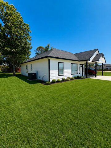 676 Bradford Street, Conroe, TX 77303