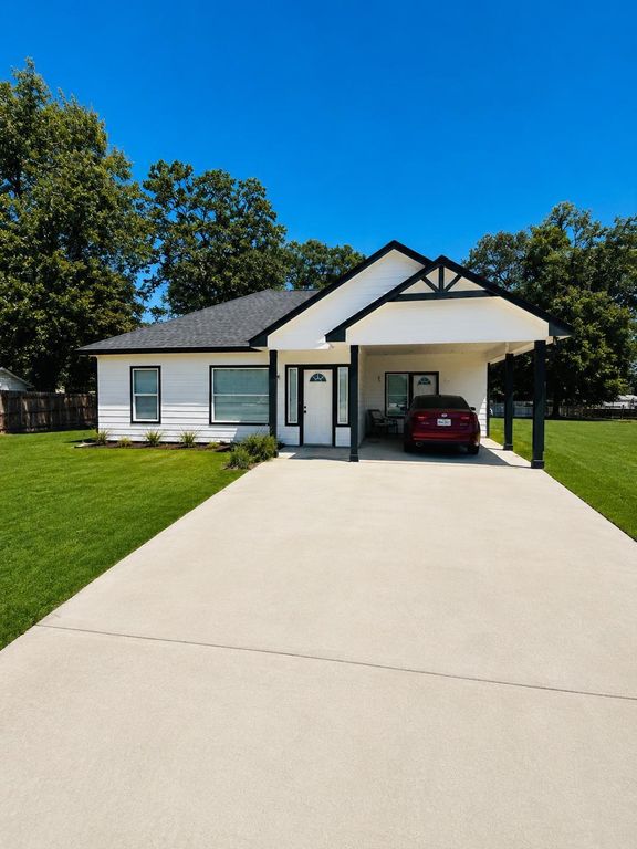 676 Bradford Street, Conroe, TX 77303