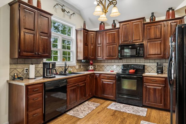 2510 Chimney Springs Rd, Cookeville, TN 38506