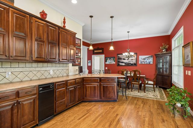 2510 Chimney Springs Rd, Cookeville, TN 38506