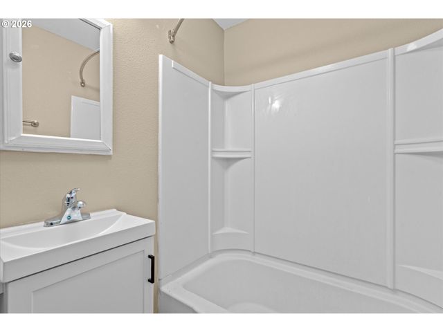 2210 MAPLE St, Forest Grove, OR 97116