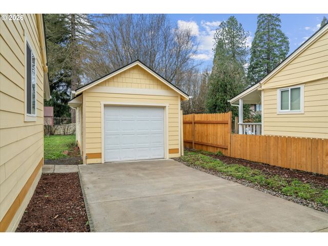 2210 MAPLE St, Forest Grove, OR 97116