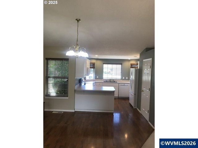 1066 SW Aspen Ln, Dallas, OR 97338