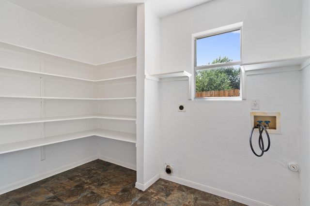 1623 War Horse LN, Round Rock, TX 78664