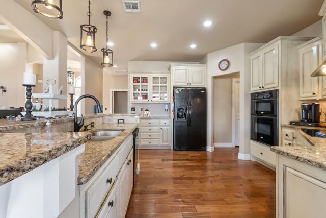 59488 E 301 Road, Grove, OK 74344