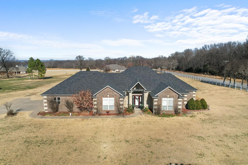 59488 E 301 Road, Grove, OK 74344