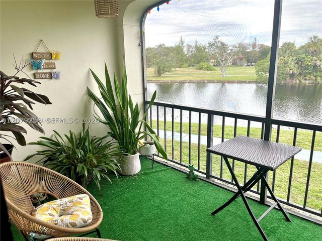 3760 Inverrary Dr 2R, Lauderhill, FL 33319