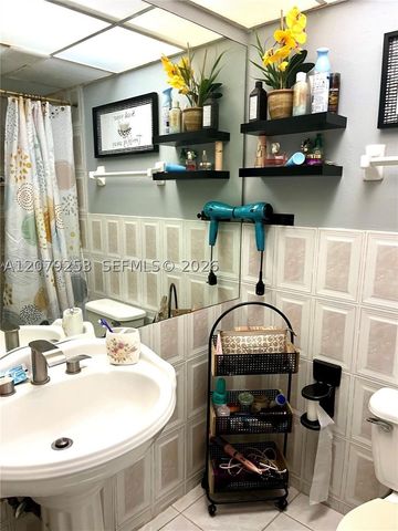3760 Inverrary Dr 2R, Lauderhill, FL 33319