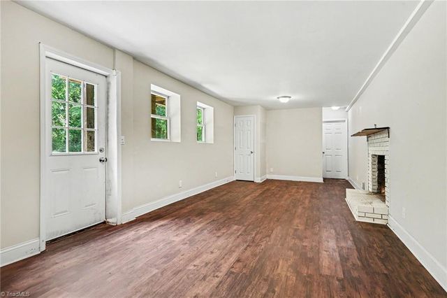 3927 Beacon Drive, Winston-salem, NC 27106