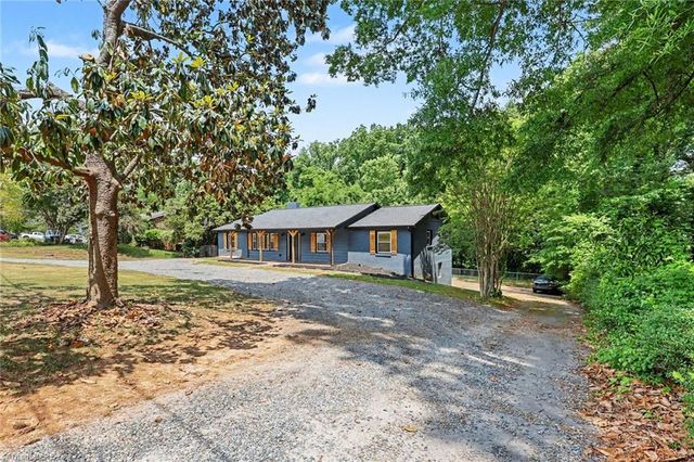 3927 Beacon Drive, Winston-salem, NC 27106