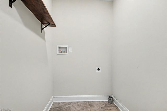 3927 Beacon Drive, Winston-salem, NC 27106