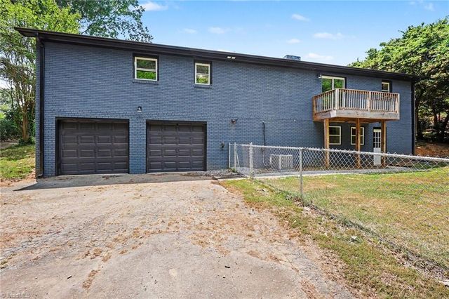 3927 Beacon Drive, Winston-salem, NC 27106