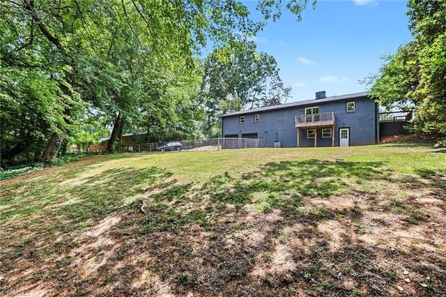3927 Beacon Drive, Winston-salem, NC 27106