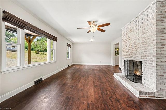 3927 Beacon Drive, Winston-salem, NC 27106
