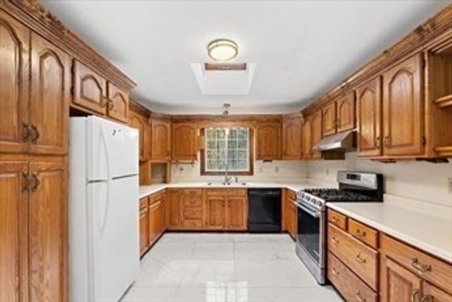82 N Worcester St, Norton, MA 02766