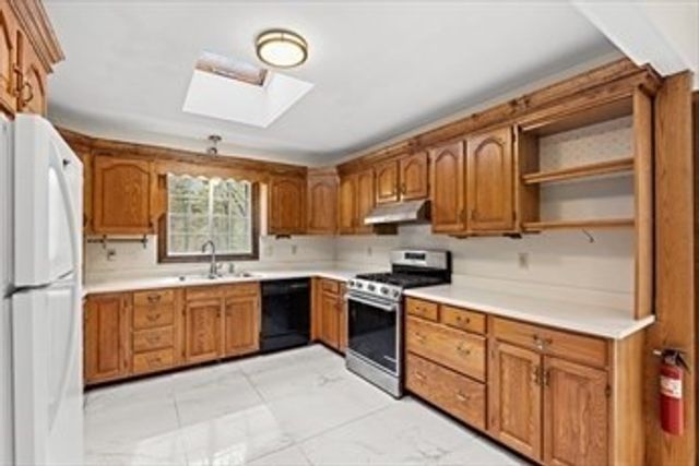 82 N Worcester St, Norton, MA 02766