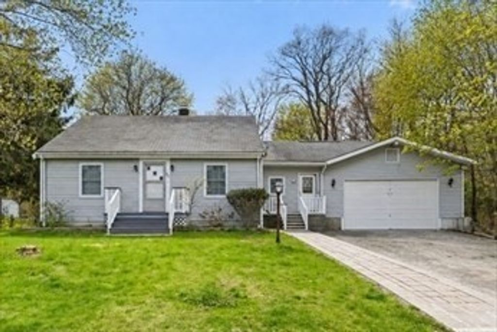 82 N Worcester St, Norton, MA 02766