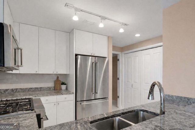 3338 Peachtree Road NE 2208, Atlanta, GA 30326