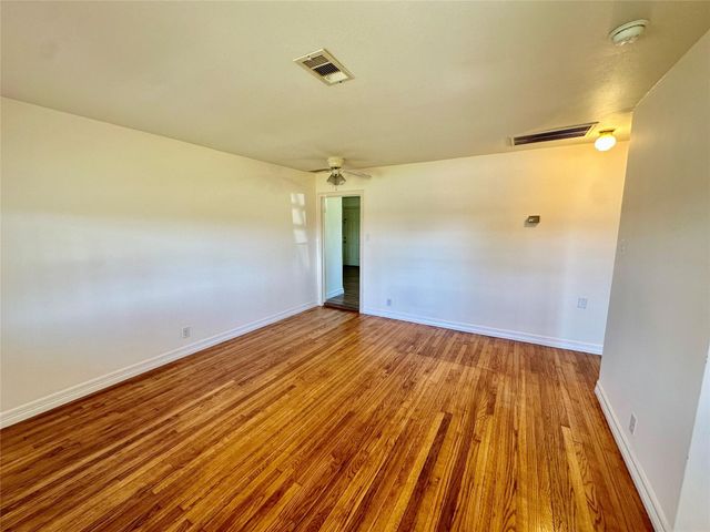 221 Noras Lane, Houston, TX 77022