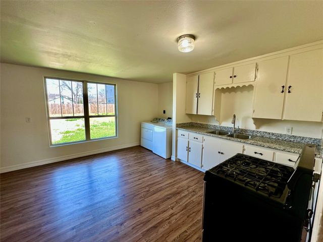 221 Noras Lane, Houston, TX 77022