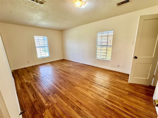 221 Noras Lane, Houston, TX 77022