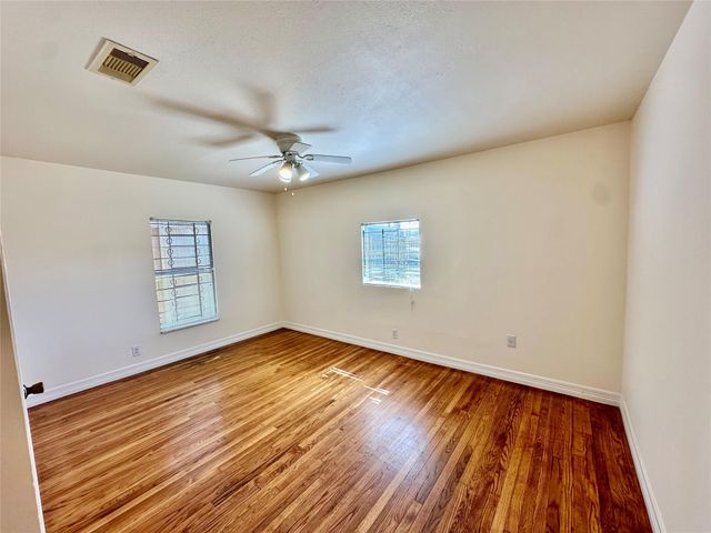 221 Noras Lane, Houston, TX 77022