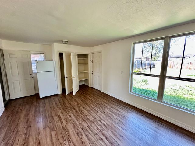 221 Noras Lane, Houston, TX 77022